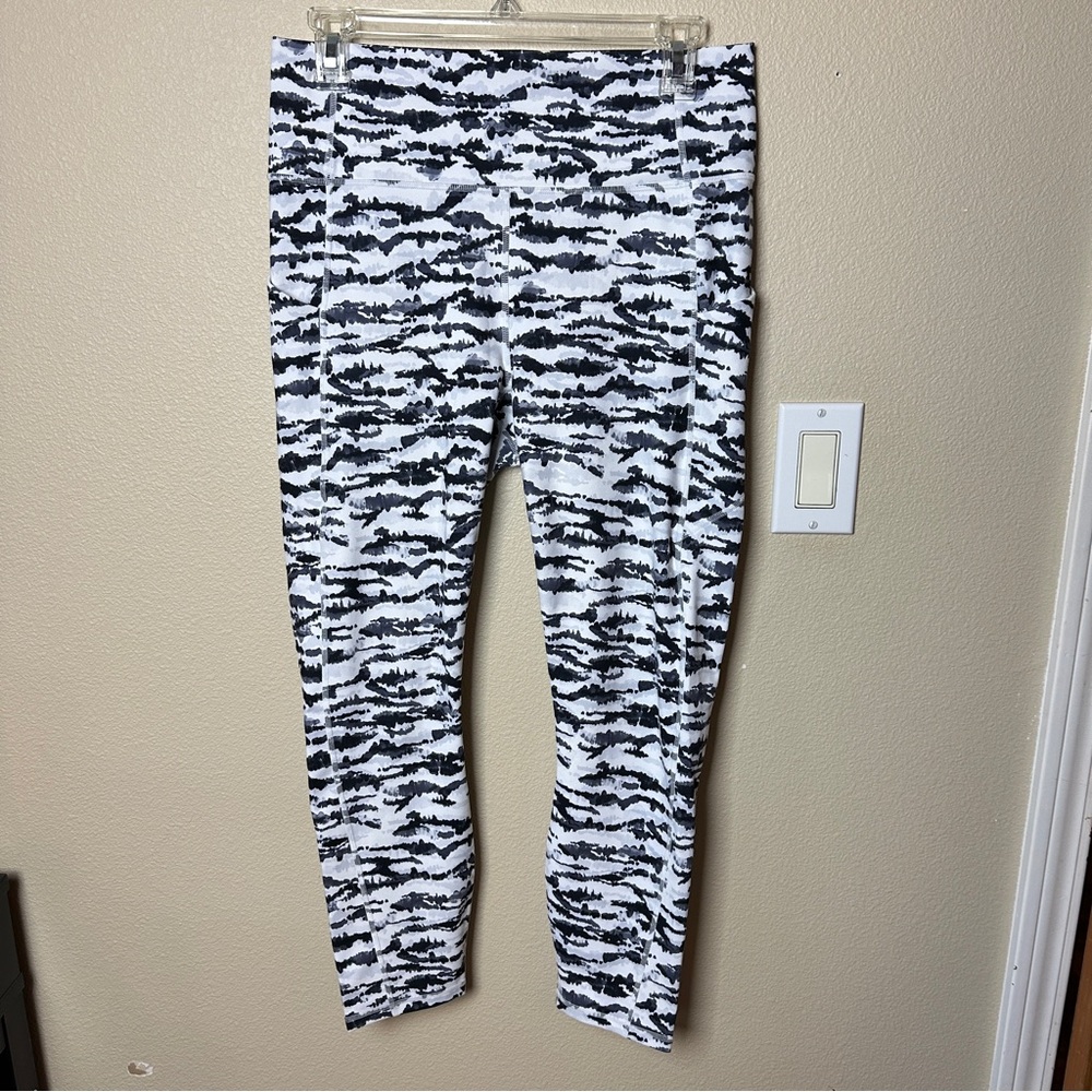 Fabletics Powerhold Black and White Stripe Pocket Leggings | Size L